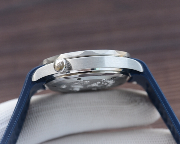 オメガ時計着用イメージ